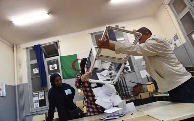 الداخلية الجزائرية تفتح باب الترشح للانتخابات الرئاسة المقبلة