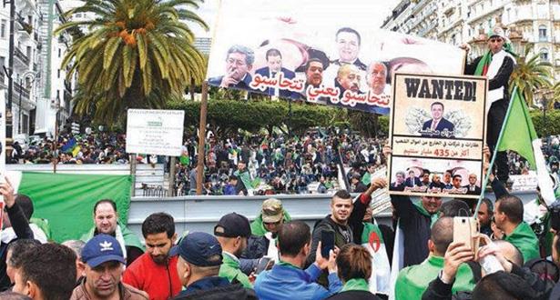 الجزائريون يتظاهرون للجمعة العاشرة ضد نظام بوتفليقة وحاشيته (مع فيديو)