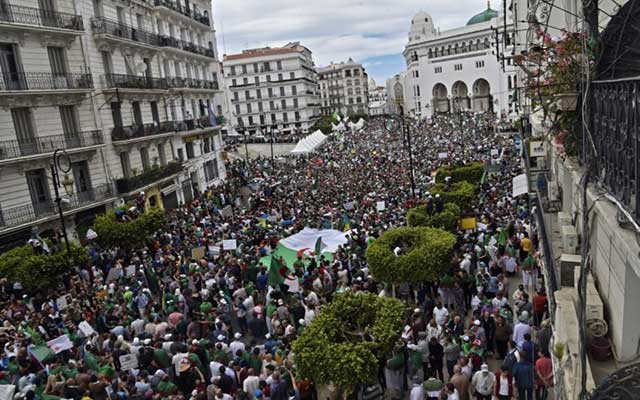 الجمعة 13: الجزائريون يرفعون شعار "ماكانش انتخابات يا العصابات"