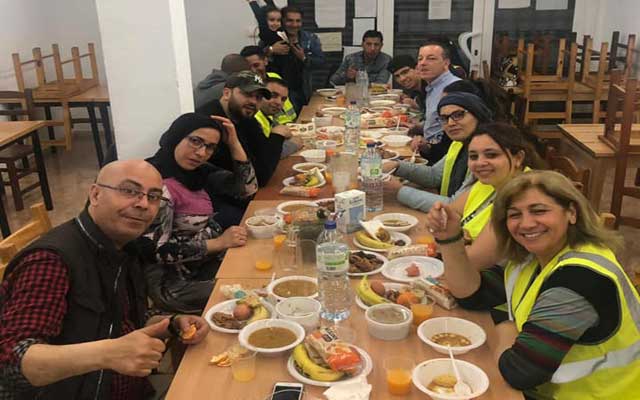 طيلة رمضان: مغربية ببرشلونة تنظم يوميا فطورا جماعيا ل 150 شخص