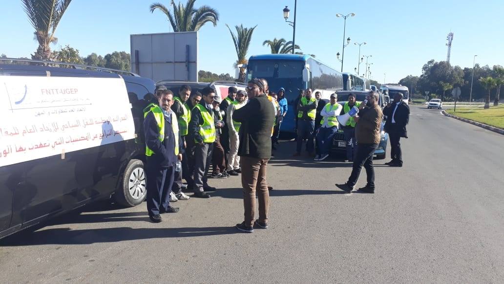مهنيو النقل السياحي يخوضون إضرابا مفتوحا بمراكش