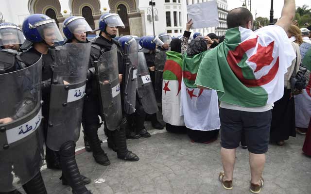 الجمعة 14: اعتقالات واسعة في صفوف محتجين بالجزائر