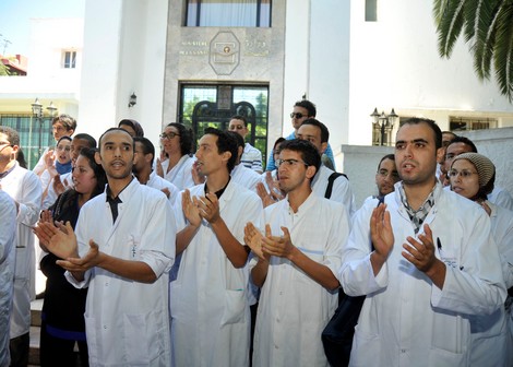 الحكومة متشبتة بامتحانات كليات الطب، والطلبة مصرون على المقاطعة