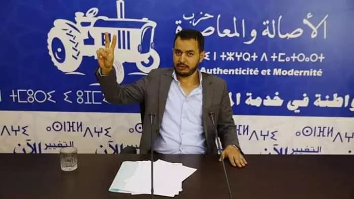 بنشماس يطرد الشيخ الوالي المستشار الإعلامي لحزب "البام"، ويوقف راتبه الشهري