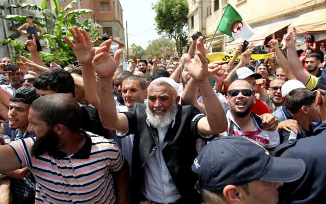 الجمعة 20: آلاف الجزائريين يخرجون للشارع لتأكيد مطالبهم