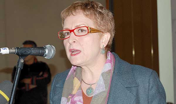 وزيرة الثقافة السابقة خلیدة تومي ترد: أنا في الجزائر ولم أهرب للخارج