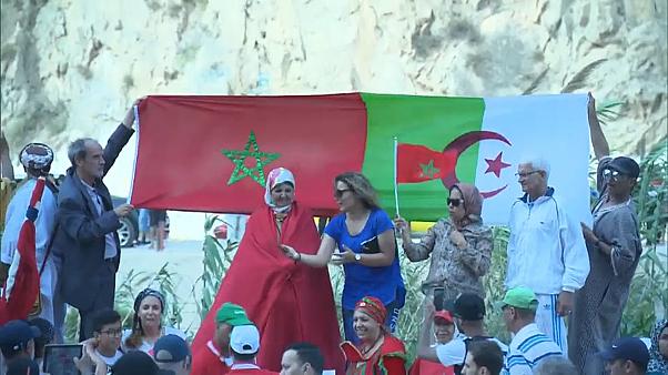 نشطاء جزائريون يطالبون في وقفة سلمية بفتح الحدود مع المغرب