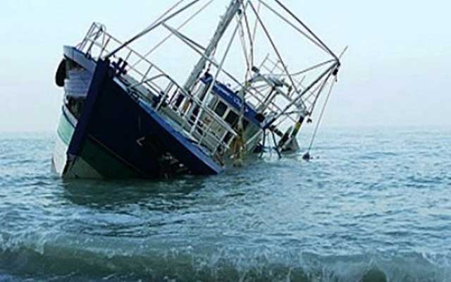 الداخلة...غرق مركب للصيد الساحلي وفقدان 11 بحارا