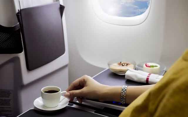 احذروا القهوة الساخنة في رحلاتكم الجوية