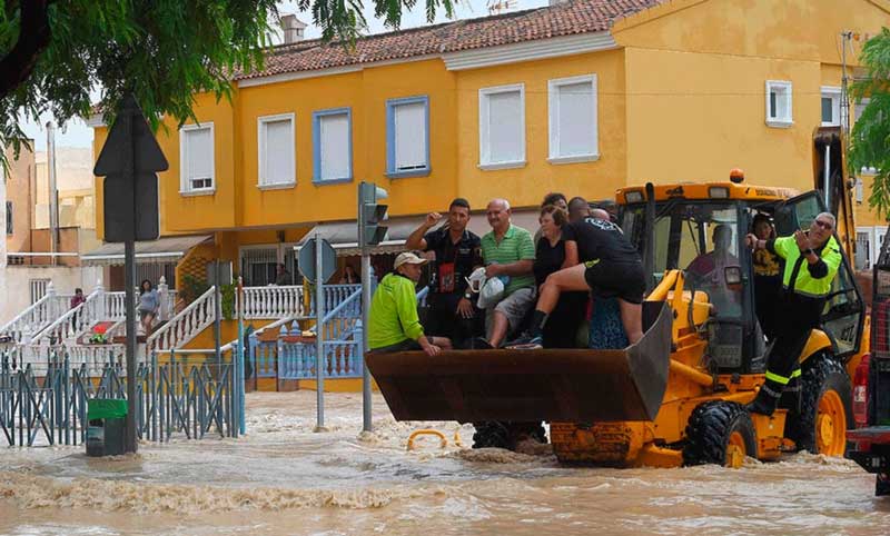 فيضانات اسبانيا تحصد المزيد من الأرواح و تسبب خسائر كبيرة (مع فيديو)