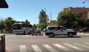 حافلة تنقل مساجين تتوقف اضطراريا وسط مراكش، لهذا السبب