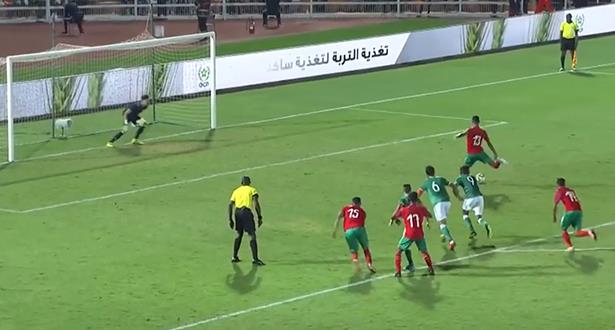 الشوط الأول.. المنتخب المغربي يدك شباك المنتخب الجزائر بثلاثية