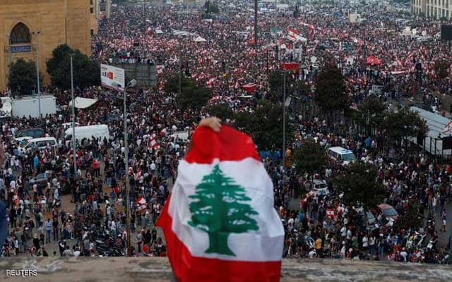 المتظاهرون في لبنان يردون على ”إصلاحات الحريري“ بـ ”الشعب يريد إسقاط النظام“