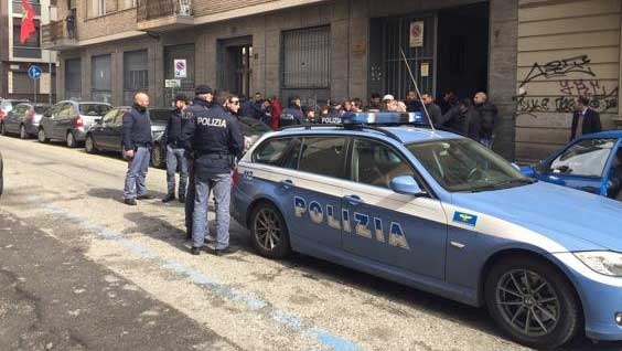 الشرطة الإيطالية تلقي القبض على مهاجر مغربي بعد معركة دامية داخل شقته