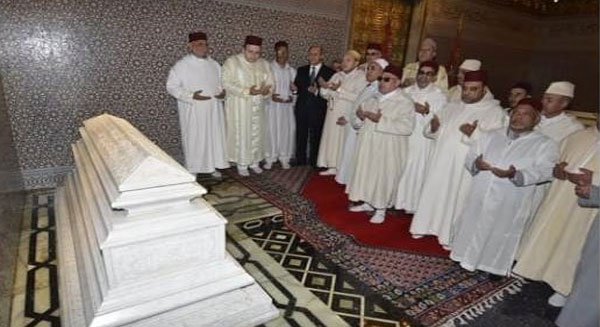 وفد الطريقة الصوفية العلوية المغربية يقوم بزيارة لضريح محمد الخامس   