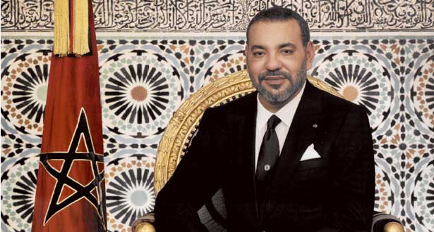 الملك محمد السادس يعزي أفراد أسرة المرحوم أرمون كیكي رئيس الطائفة اليهودية