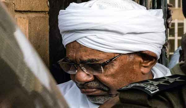 الحكم على الرئيس السوداني المعزول عمر البشير بالسجن لعامين