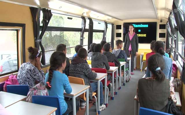 "حافلة المعرفة" تجوب المدارس بإقليم خريبكة