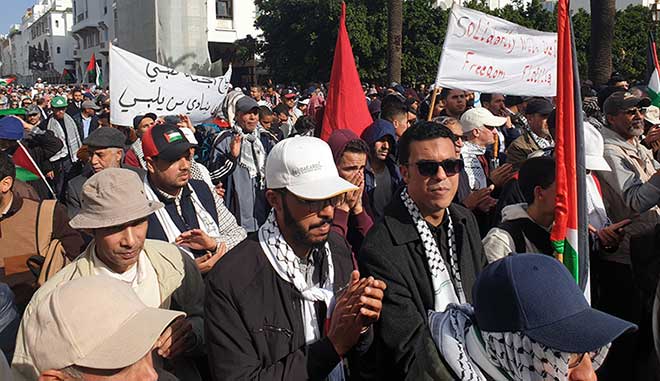 دعما لفلسطين.. مسيرة الرباط تشهر شعارات الرفض للتطبيع و"صفقة القرن"
