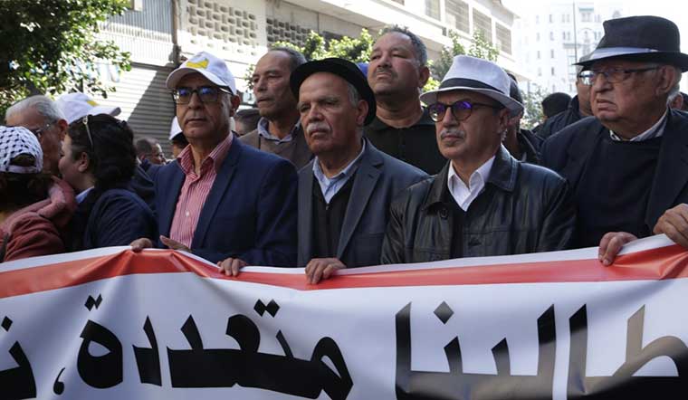 الجبهة الاجتماعية تصدح بشعار "اتقرهنا" في مسيرة الدار البيضاء (مع فيديو)