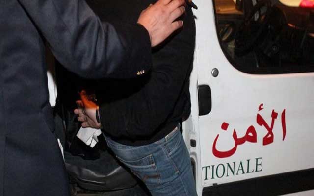 شرطة مرس السلطان: توقيف شخص بتهمة قذف موظفين وخرق حالة الطوارئ