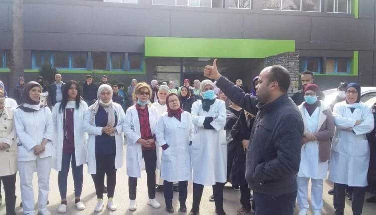 فيروس “كورونا” يخرج أطباء وممرضي مستشفى بطنجة للاحتجاج