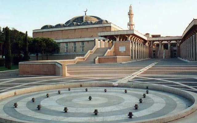 إيطاليا.. المسجد الكبير في روما يدعو للصلاة لمواجهة "كورونا"