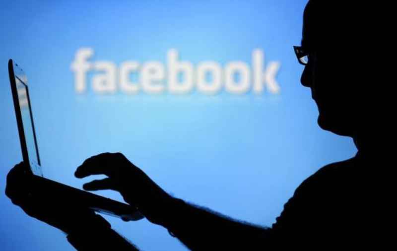 إقليم سيدي بنور: "الفيسبوك" يجر طالبا جامعيا للقضاء.. لهذا السبب