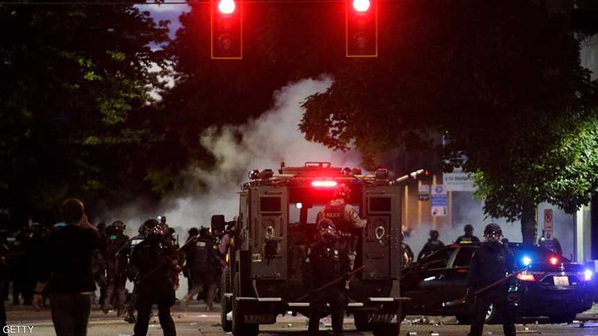 نزيف الاحتجاجات يجتاح المدن الأمريكية والبوليس "يحصد" المتظاهرين تنكيلا واعتقالا
