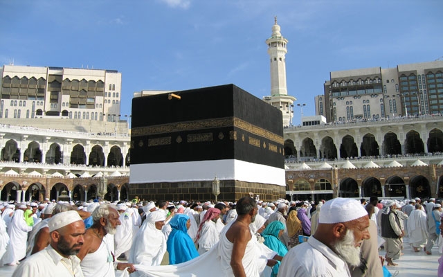 بعد ثلاثة أشهر من الإغلاق: السعودية تفتح مساجد مكة في وجه المصلين
