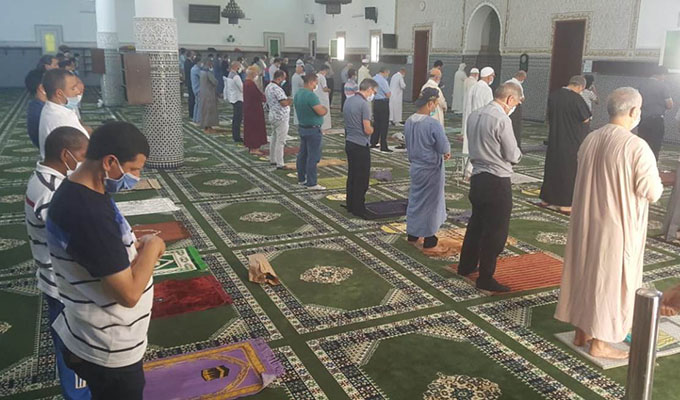 عودة الحياة إلى المساجد بعد انقطاع بسبب كورونا (مع فيديو)