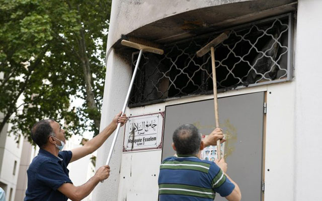 بعد إضرام النار في مسجد “السلام” بليون...المجلس الفرنسي للديانة الإسلامية يدعو إلى "اليقظة القصوى"