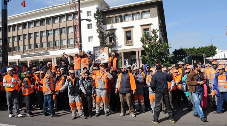 عمال النظافة يُشهرون ورقة الإضراب بالدار البيضاء