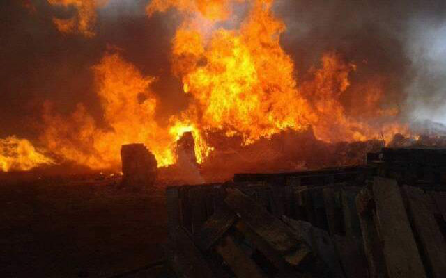حريق مهول بمصنع للأفرشة بجماعة سوالم بإقليم برشيد