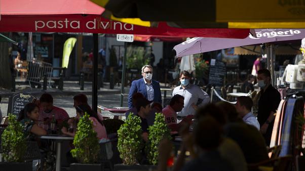 فيروس كورونا: بلجيكا تغلق المقاهي والحانات لمدة شهر