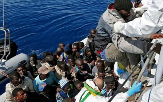 مصدر عسكري:  إنقاذ حياة 231 "حراكا" إفريقيا في عرض البحر