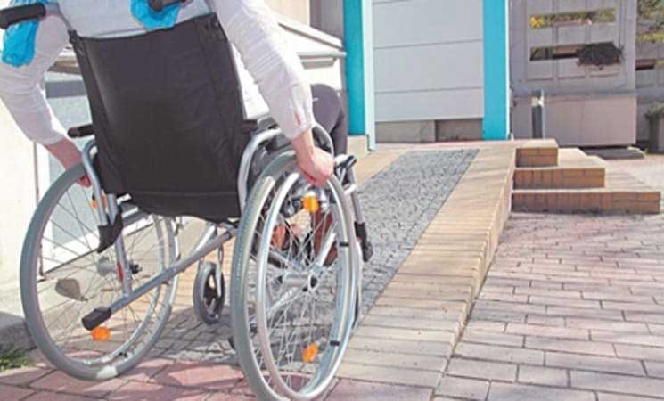موظفو الجماعات يطالبون الجهات المسؤولة بإنقاذ ذوي الاحتياجات الخاصة