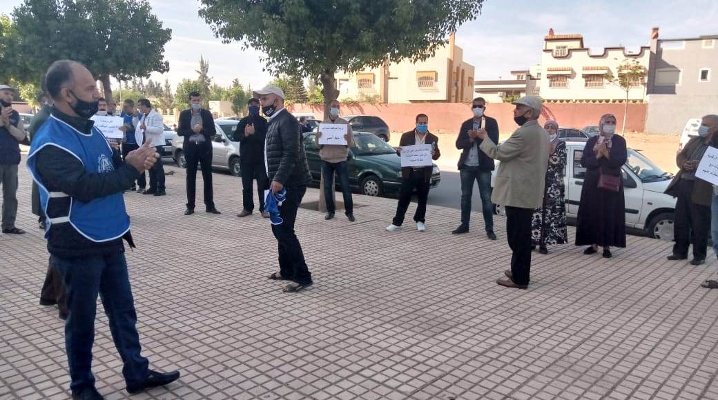 العشرات من الموظفين بجماعة وجدة يحتجون ضد منطق المحاصصة في الترقية