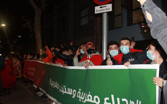 مغاربة إسبانيا ينظمون وقفات احتجاجية ببرشلونة ومدريد تنديدا بالممارسات الإجرامية لـ "البوليساريو"