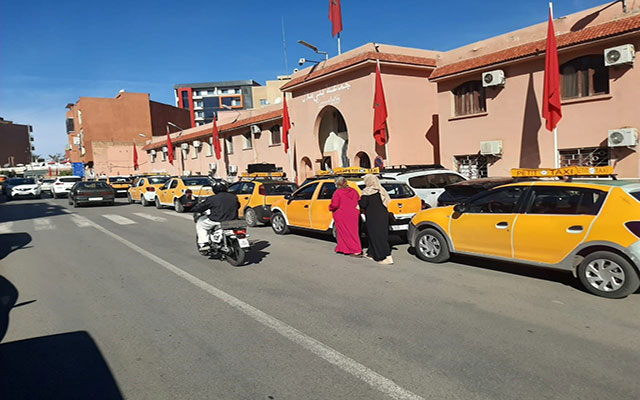 نقابة تصفُ تدبير بلدية بني ملال لقطاع سيارات الأجرة  بـ "الانفرادية" 