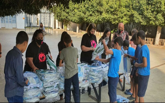 شركة "أولماس" توزع 3000 حقيبة مدرسية مصنوعة عبر إعادة التدوير لفائدة الأطفال المعوزين