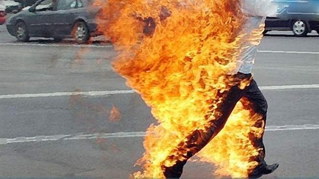 شاب عشريني يضرمُ النار في جسده ببني ملال