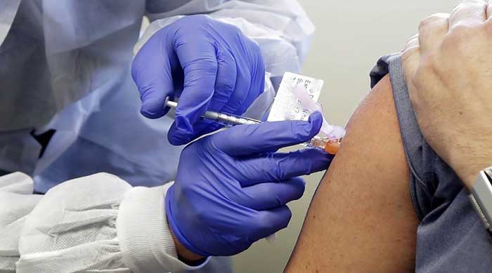 كورونا.. إيطاليا تفتتح عملية اللقاح بـ "اليوم الرمزي" للتطعيمات