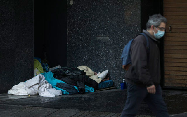 البرد القارس يتسبب في وفاة مواطنين مغربيين ببرشلونة