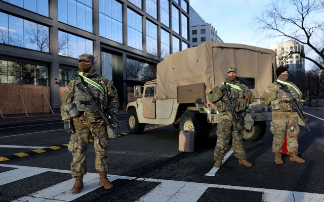 مشهد أمني غير مسبوق...واشنطن تخرج الجيش الأمريكي لتأمين تنصيب بايدن