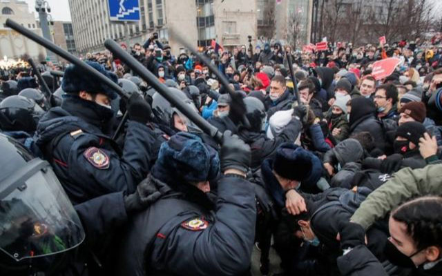 روسيا.. توقيف أكثر من 2200 شخص خلال تظاهرات الأحد