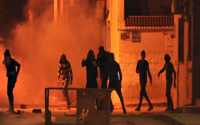 احتجاجات عنيفة تجتاح مدنا تونسية بسبب الأوضاع الاقتصادية