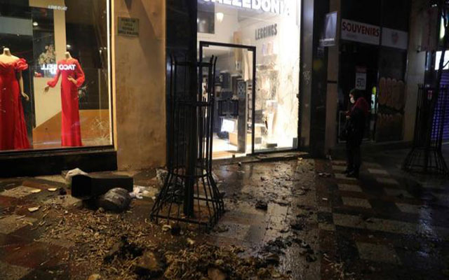 إسبانيا.. نهب وسرقة وتخريب للعديد من المحلات التجارية في وسط مدينة برشلونة