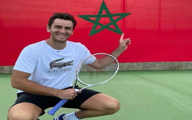 لاعب التنس بنشتريت يحقق أول فوز باسم المغرب