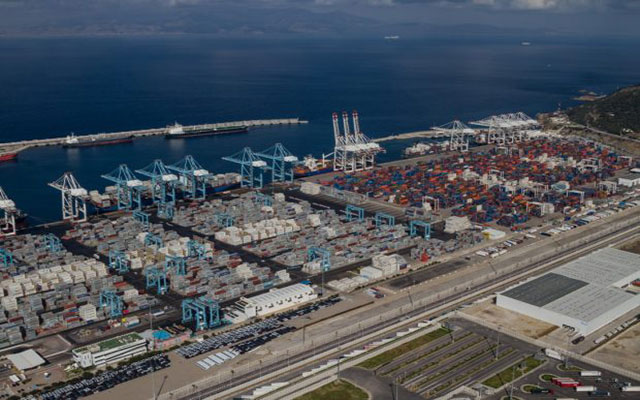صحيفة إسبانية: ميناء طنجة المتوسط ​​الأول بالحوض المتوسطي يواصل صعوده المتسارع